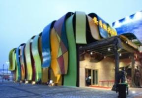 安哥拉馆-木雕土著小屋